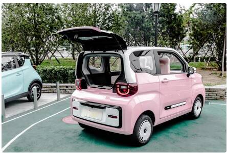 QQ冰淇淋电动汽车价格，5万左右纯电代步小车，QQ冰淇淋·桃欢喜带来哪些惊喜呢？