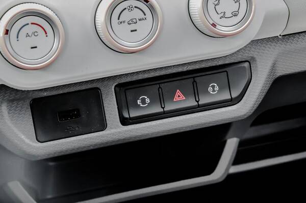 QQ冰淇淋电动汽车价格，5万左右纯电代步小车，QQ冰淇淋·桃欢喜带来哪些惊喜呢？