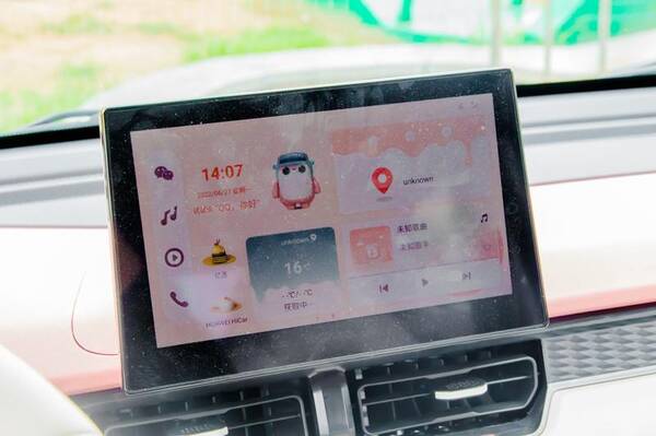 QQ冰淇淋电动汽车价格，5万左右纯电代步小车，QQ冰淇淋·桃欢喜带来哪些惊喜呢？