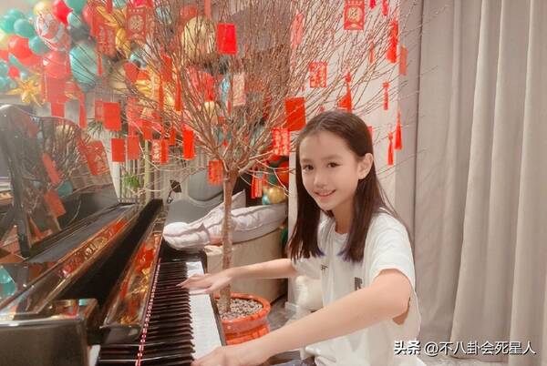 57岁港星独居上亿豪宅，9位富豪港星来内地买房，坐拥10亿四合院，在一线城市买6套房