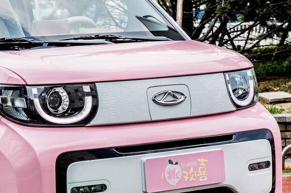 QQ冰淇淋电动汽车价格，5万左右纯电代步小车，QQ冰淇淋·桃欢喜带来哪些惊喜呢？