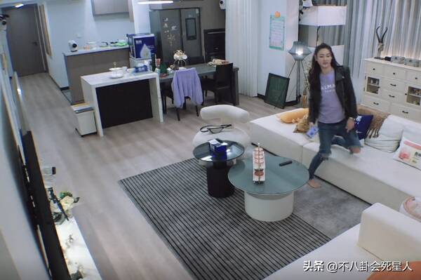 57岁港星独居上亿豪宅，9位富豪港星来内地买房，坐拥10亿四合院，在一线城市买6套房