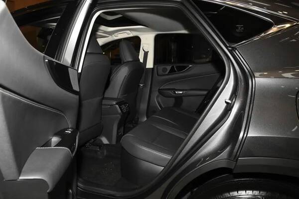 雷克萨斯经济实用suv，纯进口的豪华中型SUV，省油耐用还保值，起价31.88万，雷克萨斯NX