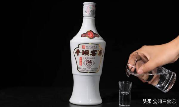 贵州贵酒口感和茅台比怎么样？贵州10大“亲民版”酱香酒，口碑分接近满分，平替茅台没问题