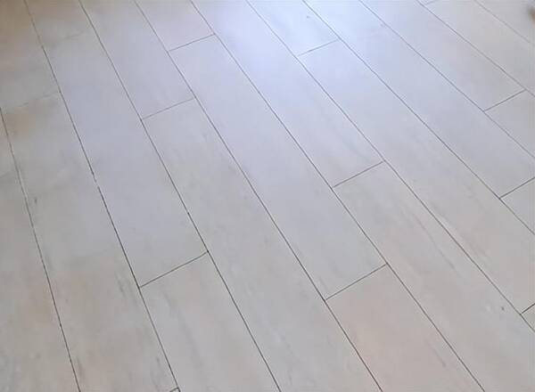 木地板，木纹砖便宜还是地板便宜