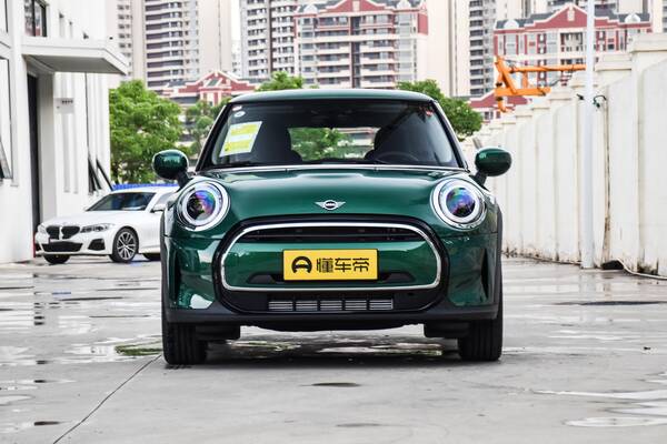 迷你mini女款，为女生打造，造型复古、时尚，19.98万起，2023款MINI咋样？