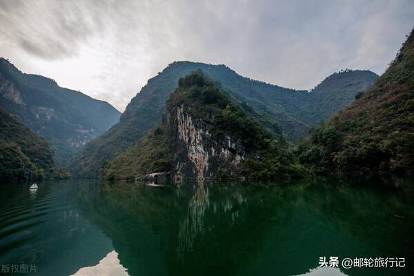长江三峡游船票多少钱，三峡游轮价格表：长江三号游轮票价是多少呢