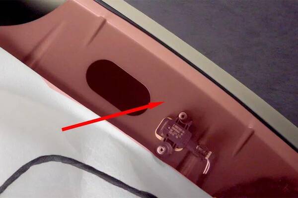 v级奔驰价格是多少，奔驰V：这个价格这个品牌，就问还能选谁？