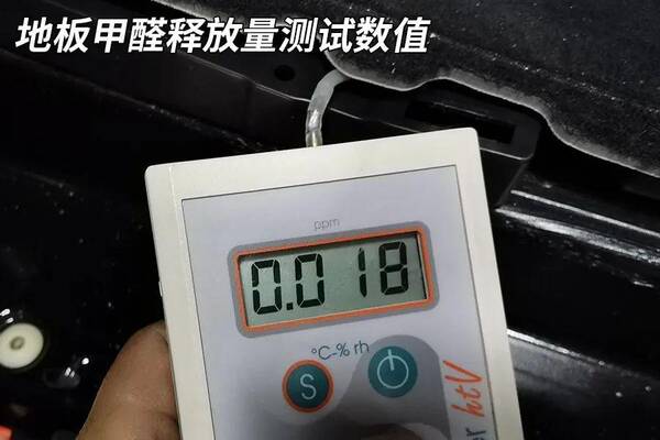 v级奔驰价格是多少，奔驰V：这个价格这个品牌，就问还能选谁？