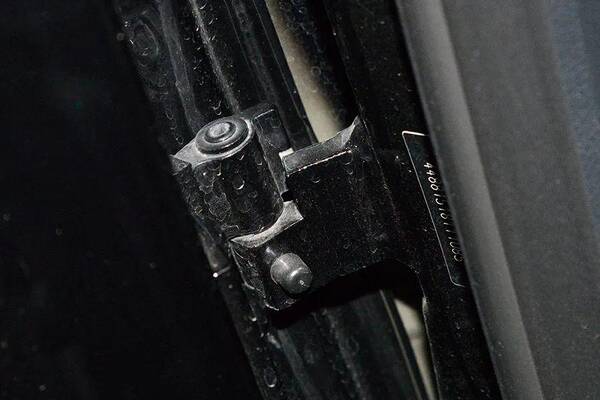 v级奔驰价格是多少，奔驰V：这个价格这个品牌，就问还能选谁？