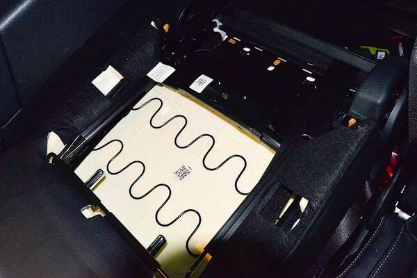 v级奔驰价格是多少，奔驰V：这个价格这个品牌，就问还能选谁？