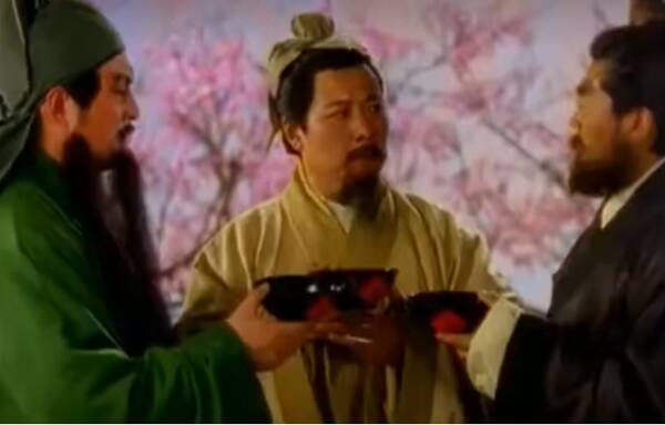 电视广告这酒嘛,年头要长才好喝，30多年前，火爆到“插播”电视剧的3款广告酒，你认识几款？