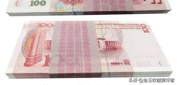 靠前版红色100元，红色的100块