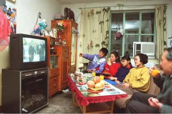 电视广告这酒嘛,年头要长才好喝，30多年前，火爆到“插播”电视剧的3款广告酒，你认识几款？