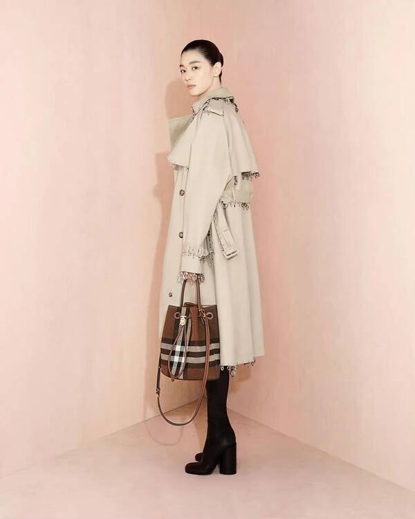 Burberry全部秀款，burberry2022春夏系列