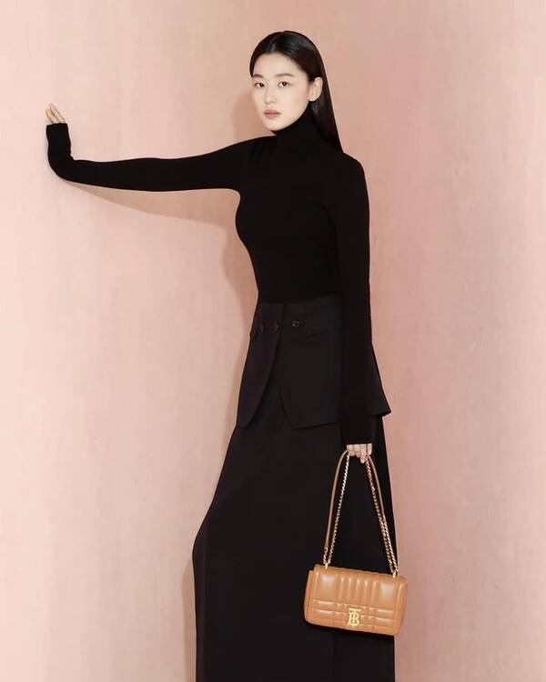 Burberry全部秀款，burberry2022春夏系列