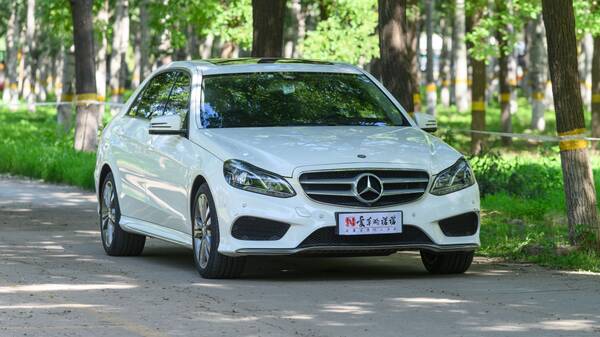郑州二手奔驰E300，二手车市场奔驰E260多少钱