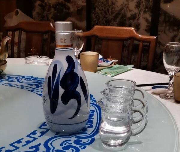 做良心酒,我们只卖纯粮食酒，中秋囤酒，这5款价格不贵的纯粮酒，用来招待客人倍有面子