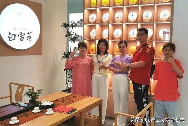 中国茶有红绿青黄白黑六大类2000多种,外形千姿百态，红绿青黄黑白花，茶叶区分此为法？《功夫茶考》世人夸