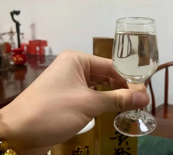 香港回归纪念茅台酒回收价格，97年赖茅酒(庆香港回归特制)2斤