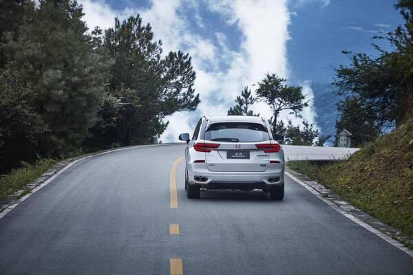 比冠道高一级的车，30万开出了百万级驾乘享受，冠道不只是大五座，底盘调校亮眼