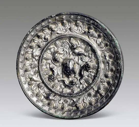 古代青铜镜值钱吗？中国最顶级的古代青铜镜，最贵的号称一个亿一面