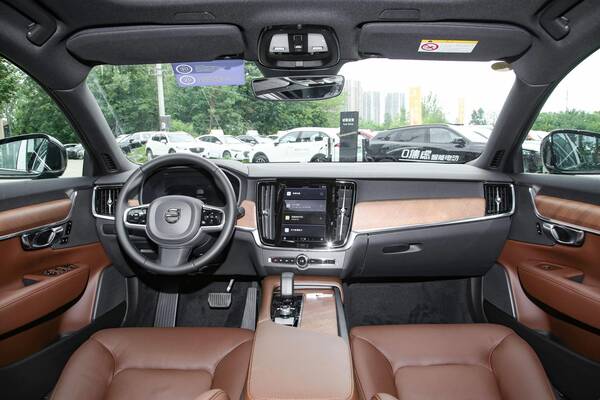 xc90沃尔沃2022款落地价，沃尔沃s90报价18万