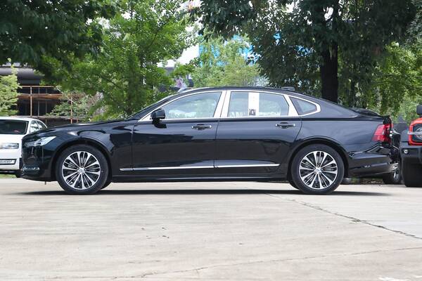 沃尔沃S902022款，沃尔沃s90报价18万