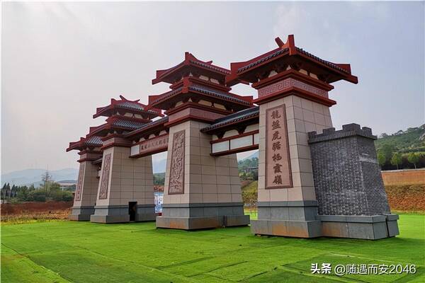 凤凰山墓地，凤凰山人文纪念园的墓地多少钱一个平方