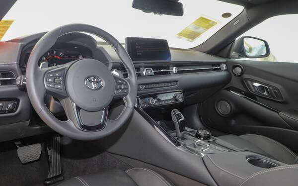 保时捷718和丰田supra，入门跑车三座山，丰田Supra、宝马Z4、保时捷718谁更懂少年的心？