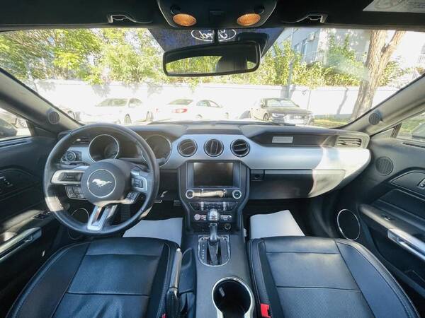 福特mustang二手值得买吗？二十多万，买二手福特Mustang，颜值犀利，性价比超群