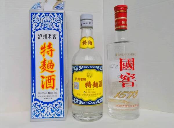 泸州老窖窖龄酒60年，国窖1573与泸州老窖特曲哪个好？