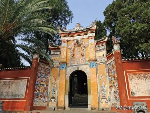 长江游轮,重庆到宜昌的大型游轮的船票价格是多少 长江游轮,重庆到宜昌的大型游轮的船票价格是多少