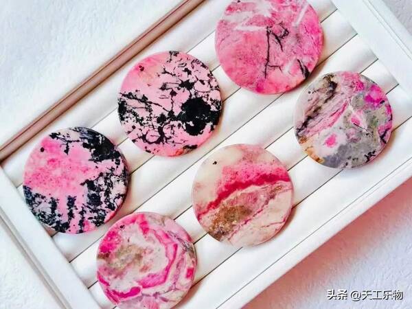 和田玉石值钱吗？那些“碰瓷”和田玉的玉石，究竟价值几何？
