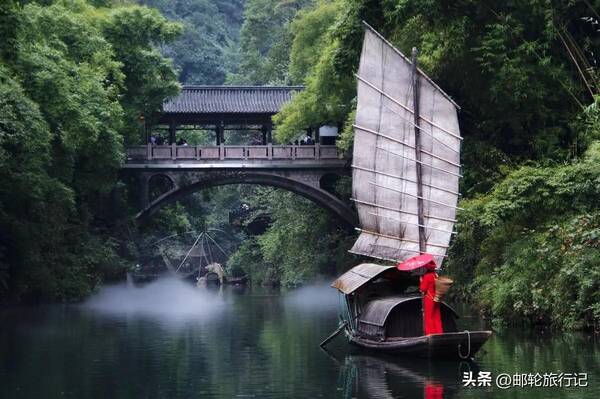 长江游轮,重庆到宜昌的大型游轮的船票价格是多少 长江游轮,重庆到宜昌的大型游轮的船票价格是多少
