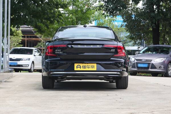 沃尔沃S902022款，沃尔沃s90报价18万