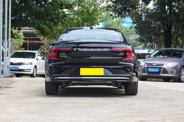 xc90沃尔沃2022款落地价，沃尔沃s90报价18万