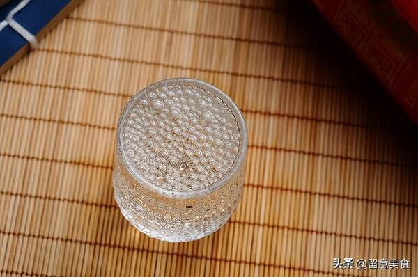 新出的一款白酒推销出现的问题，白酒涨价倒计时！这4款性价比白酒，自饮送人都有面，无1滴香精