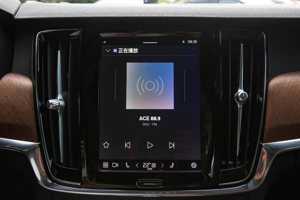xc90沃尔沃2022款落地价，沃尔沃s90报价18万
