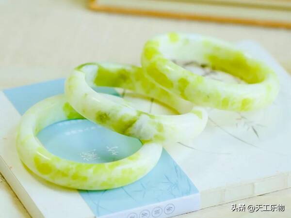 和田玉石值钱吗？那些“碰瓷”和田玉的玉石，究竟价值几何？
