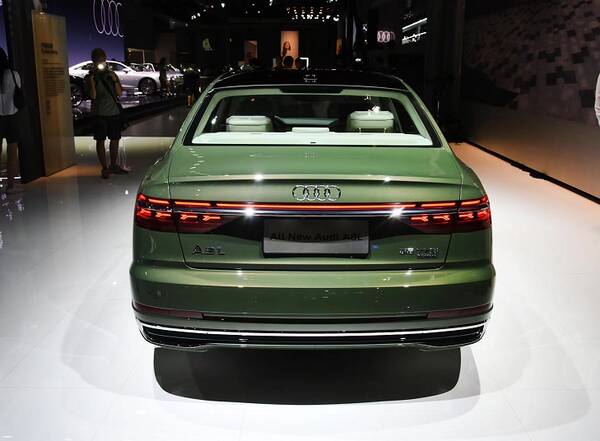 奥迪a8l新车，全新一代奥迪a8l