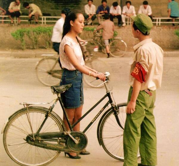 80年代的自行车图片，80年代的凤凰牌自行车能卖多少
