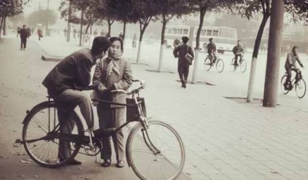 80年代的自行车图片，80年代的凤凰牌自行车能卖多少