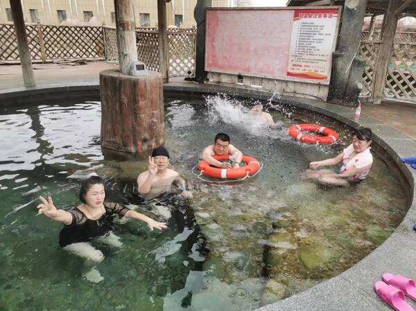 神泉古域温泉自助餐，神奇的古海温泉作文