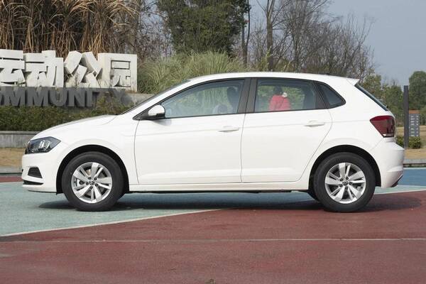 10万左右大众polo，10万落地提走大众POLO，这款两厢小车到底表现如何？