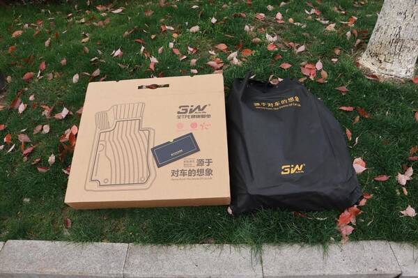 奔驰e300脚垫用什么颜色？奔驰E200脚垫