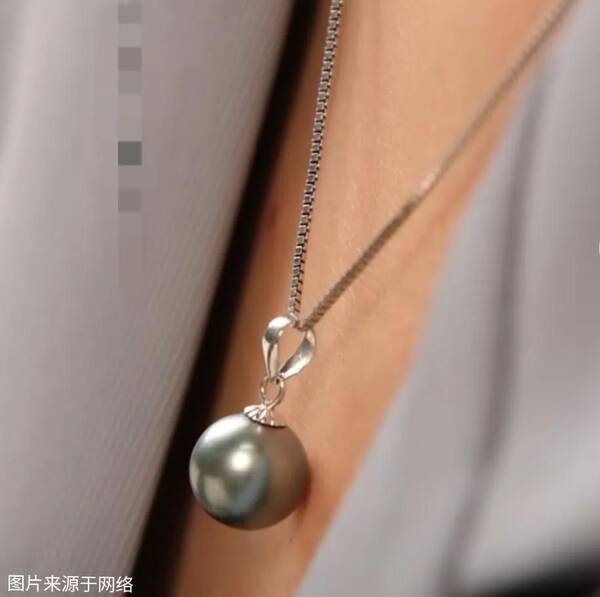 如何介绍珍珠饰品？这种款式的珍珠有8.5万人选择，学习如何正确佩戴珍珠饰品