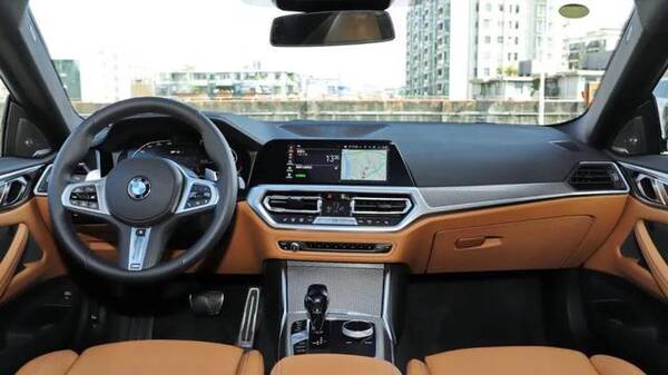 宝马4系试驾车，50万内较好开的BMW！上街超多人关注，全新宝马4系试驾