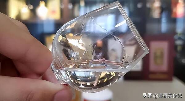 与江小白齐名的网红白酒品牌，江苏喝酒“怪象”，高档梦之蓝，低档江小白，但更偏爱这4款