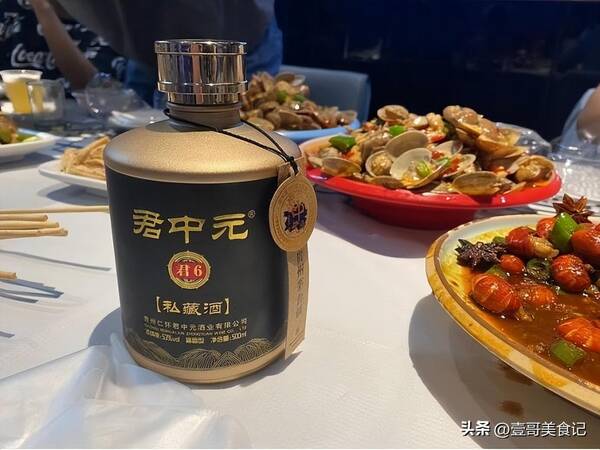 与江小白齐名的网红白酒品牌，江苏喝酒“怪象”，高档梦之蓝，低档江小白，但更偏爱这4款
